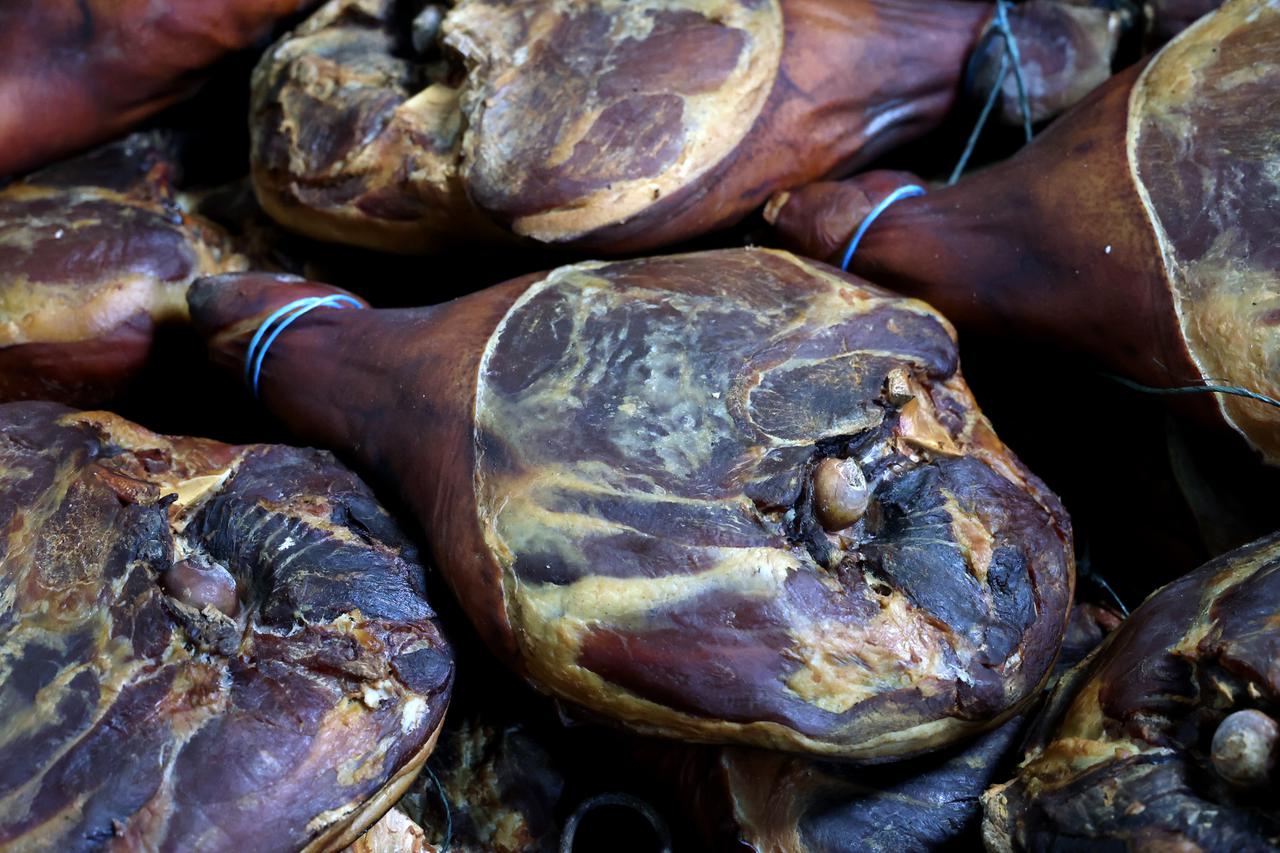 Drniš: Drago Pletikosa, vlasnik pršutane BEL-CRO