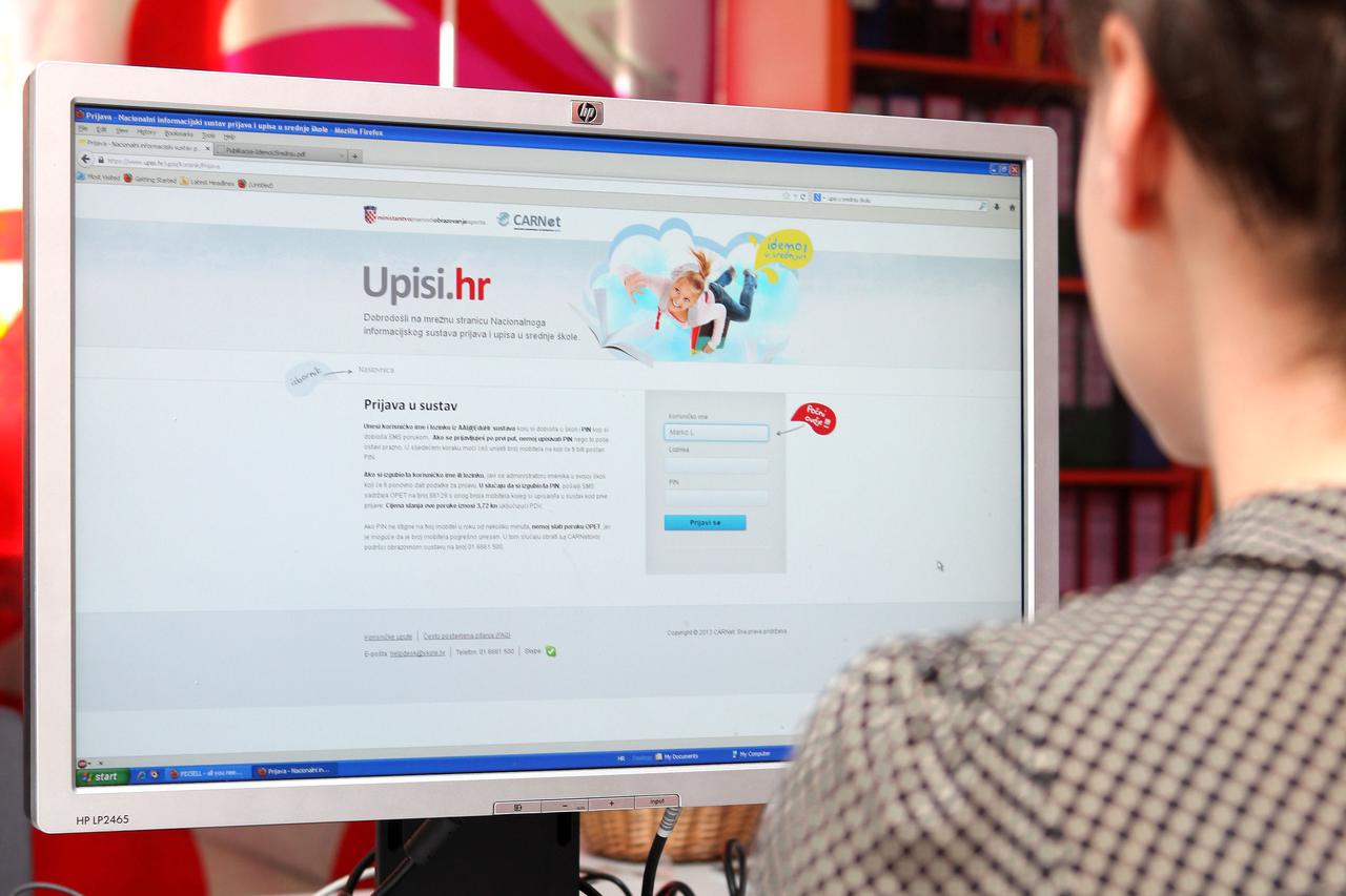 09.05.2013., Zagreb - Danas pocinju prijave za upise u srednju skolu. Prvi put ucenici se prijavljuju preko interneta i to bi trebalo bitno olaksati proceduru. Photo: Patrik Macek/PIXSELL