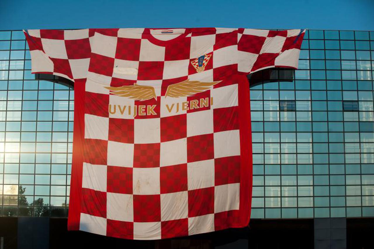 Uvijek vjerni, dres (1)