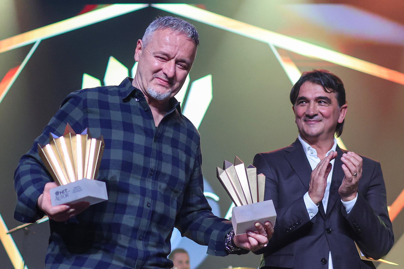 Zagrebačka Lauba u petak je bila epicentar domaće glazbene estrade. Dok traju rasprave o njegovim nastupima u glavnom gradu, Marko Perković Thompson iznenadio je sve osobnim dolaskom na dodjelu Cesarice. 