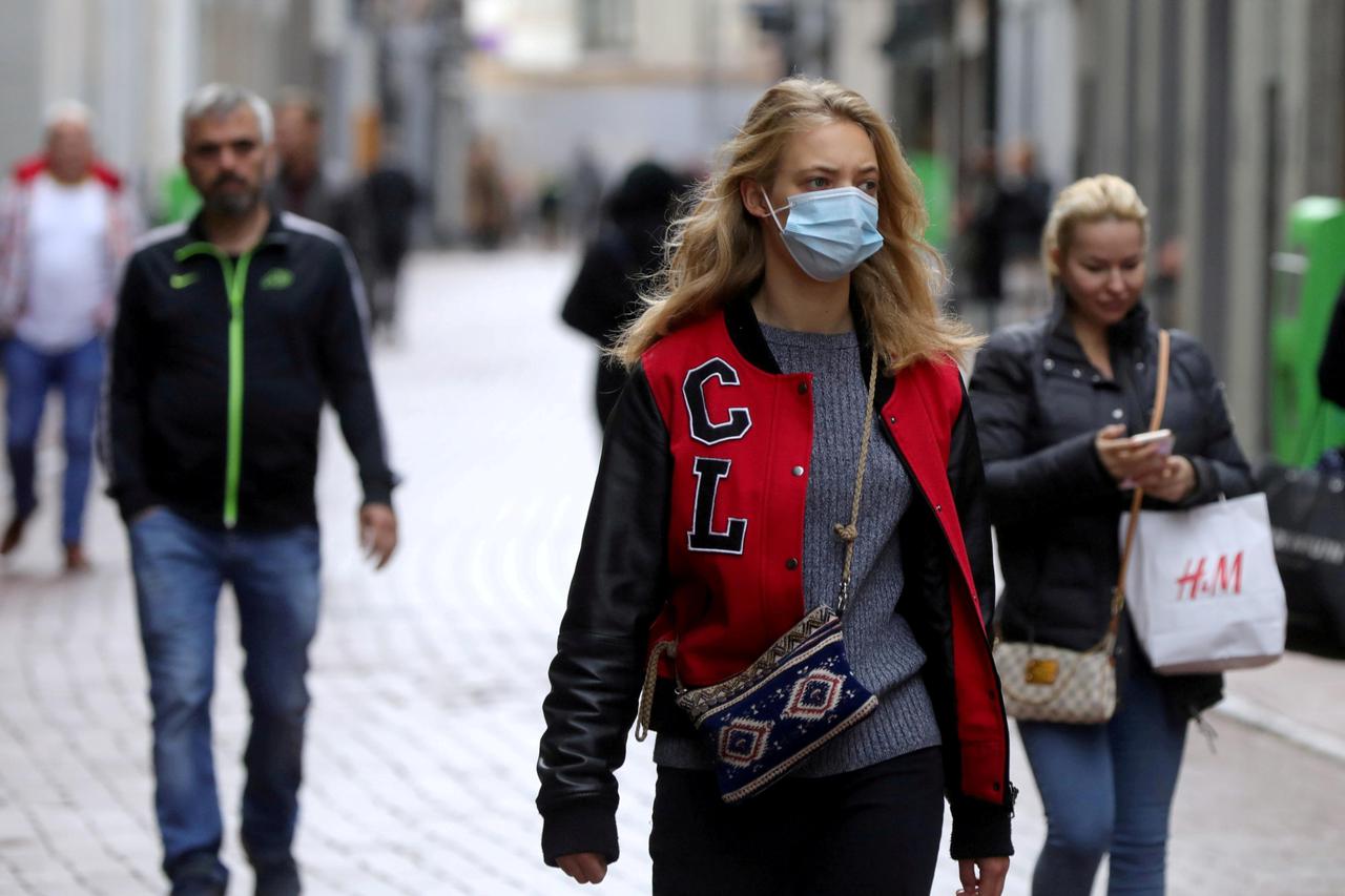 FILE PHOTO: People with and without masks shop in Amsterdam