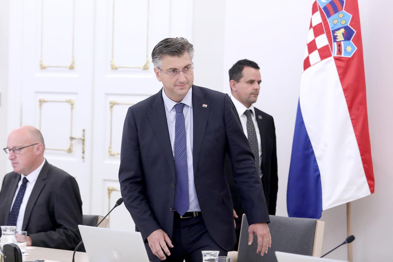 Andrej Plenković i ostali članovi Vlade na sjednici