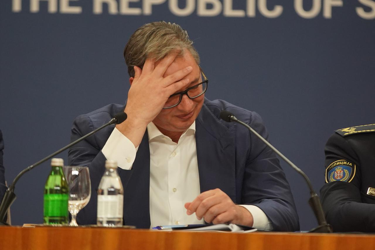 Beograd: Vučić se obratio medijima povodom eskalacije prosvjeda u državi