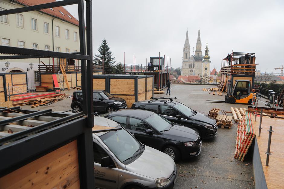 Zagreb: Na platou Gradec postavljaju se Adventske kućice