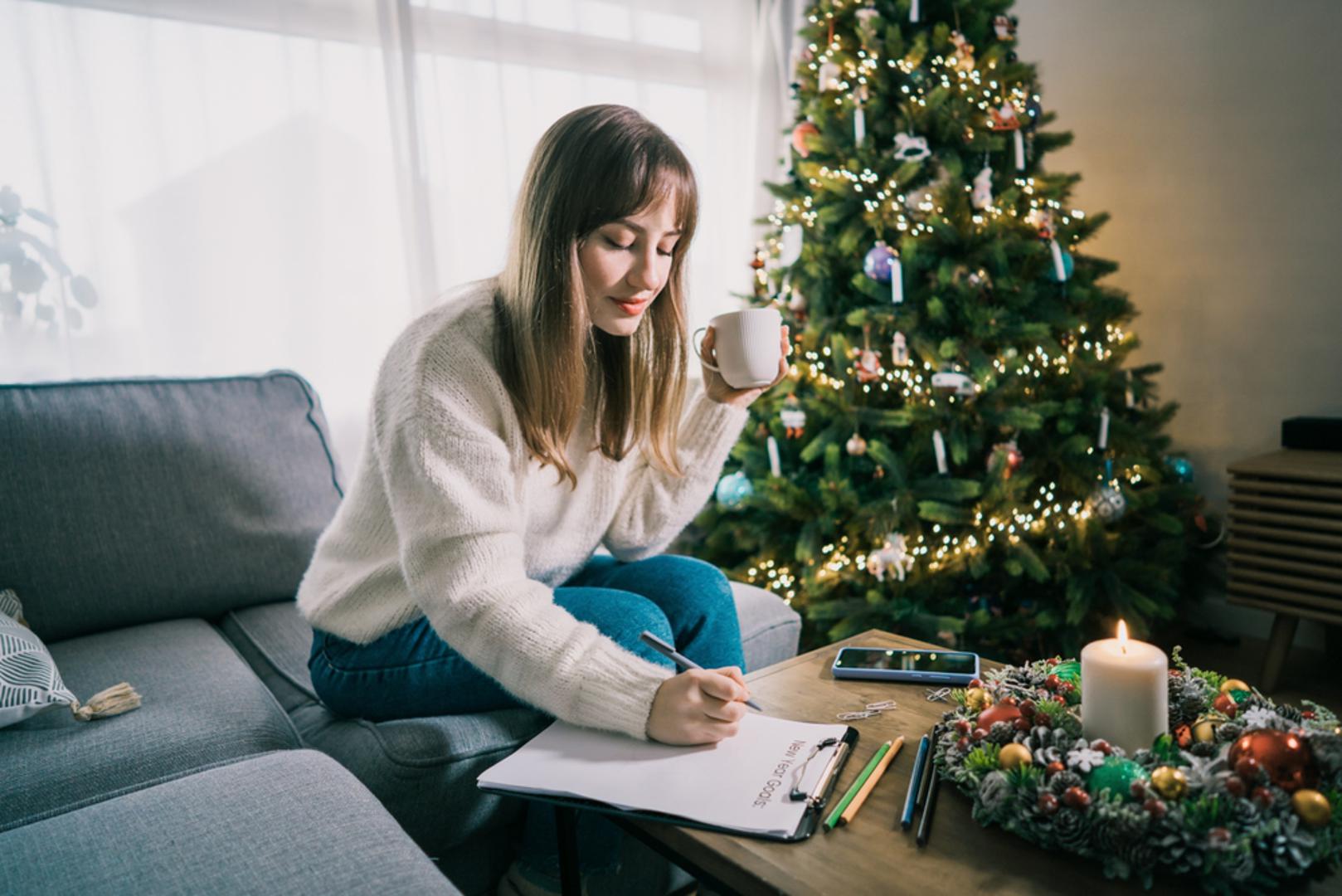 Nova godina uvijek donese isti scenarij: entuzijazam, popis ciljeva i osjećaj da je ovaj put to to. No, dok neki horoskopski znakovi vole brz start i još brže se zasite rutine, drugi su rođeni za maraton. Oni tiho rade svoje i ne puštaju cilj dok ga ne uhvate. U nastavku izdvajamo tri znaka koja će najprije odustati od novogodišnjih odluka i tri koja će na njima ustrajati cijelu godinu odnosno do ostvarenja cilja.
