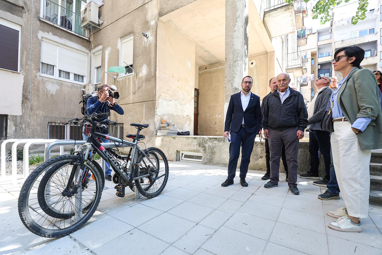 Tomislav Tomašević i zamjenici predstavili uređeno dvorište u okviru pilot projekta Zelena dvorišta
