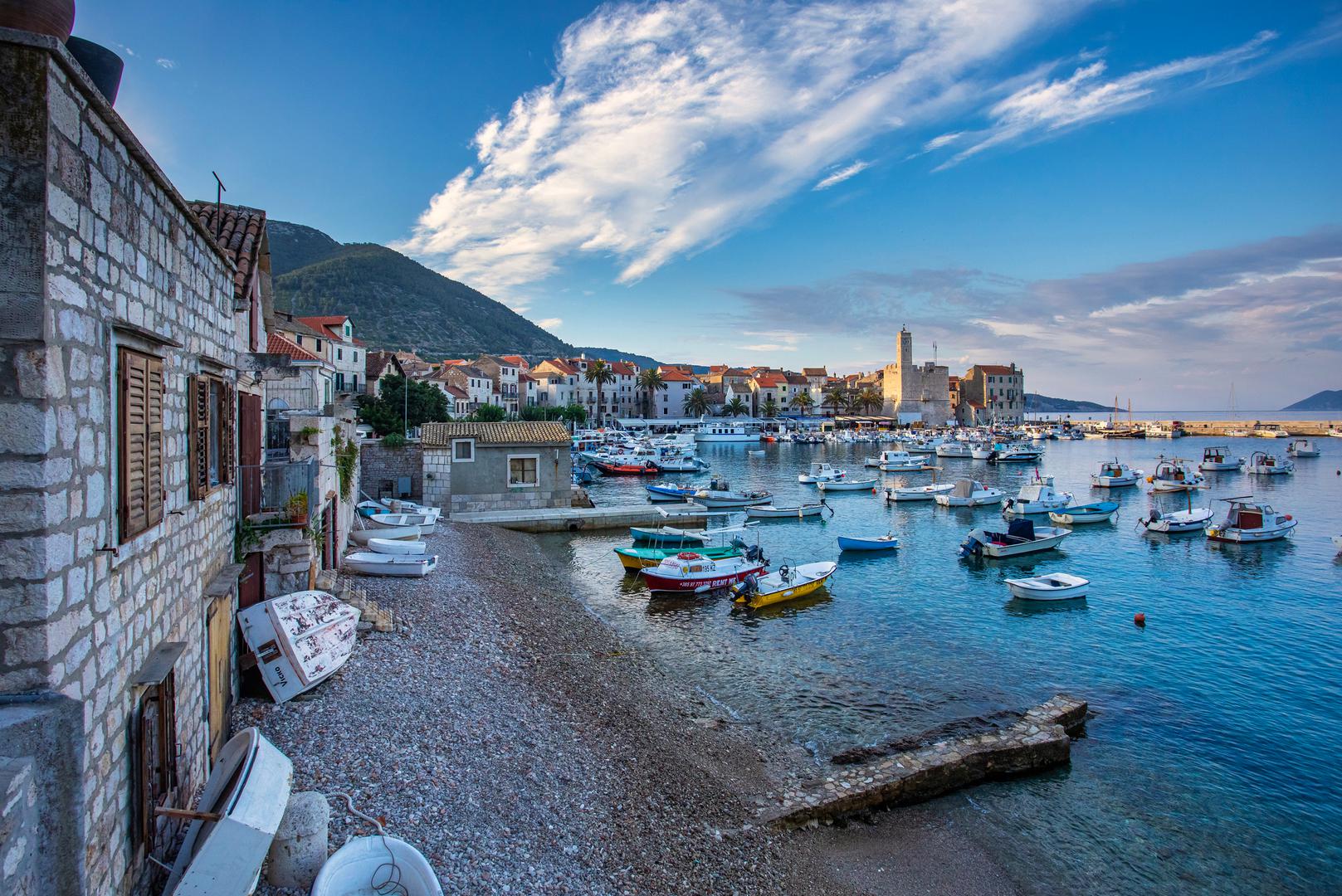 25.07.2021., Komiza, Otok Vis -  Komiza se nalazi na zapadnoj strani otoka Visa u dubokom Komiskom zaljevu. Photo:Davor Javorovic/PIXSELL