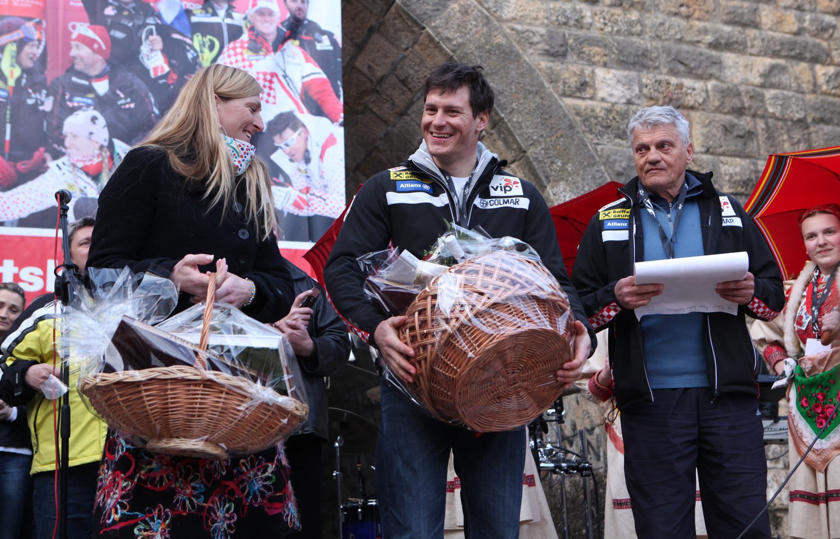 21.03.2011. Zagreb - rGracani, svecani docek svjetskog prvaka u skijanju Ivice Kostelica i skijaske ekipe od Gracanaca.Janica Kostelic,Ante KostelicrPhoto: Robert Anic/PIXSELL