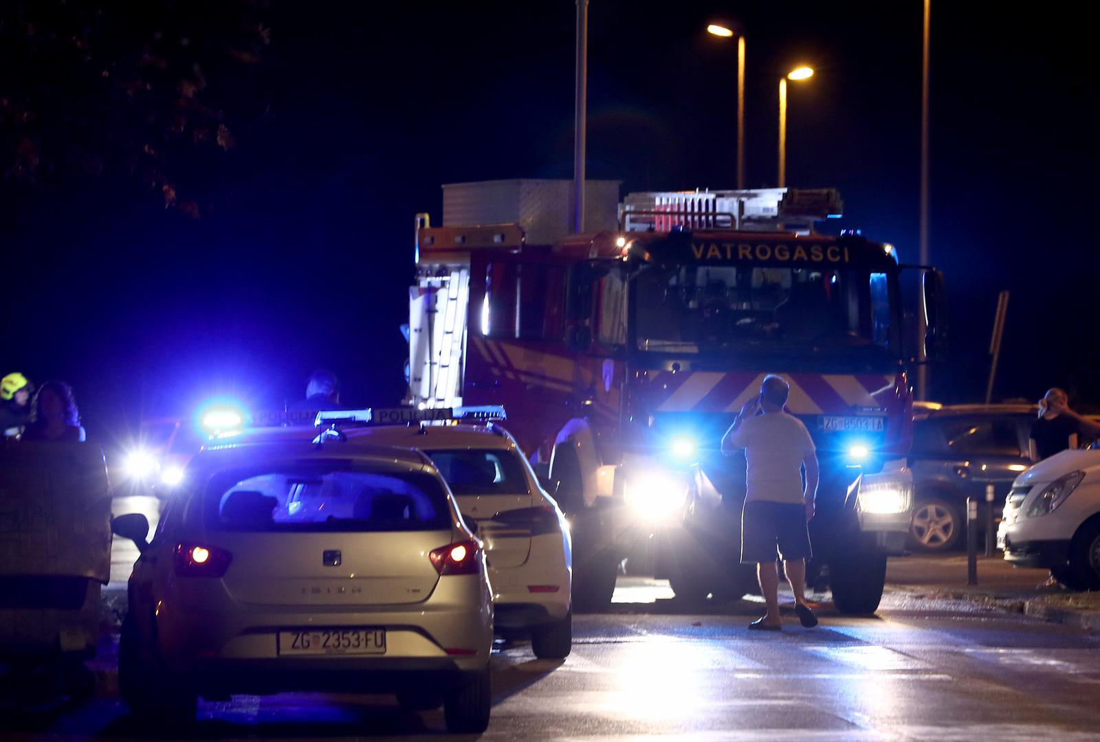 11.09.2023., Zagreb - Vatrogasci gase pozar u stambenoj zgradi na adresi Milovana Gavazzija  u Dubravi.  Photo: Matija Habljak/PIXSELL