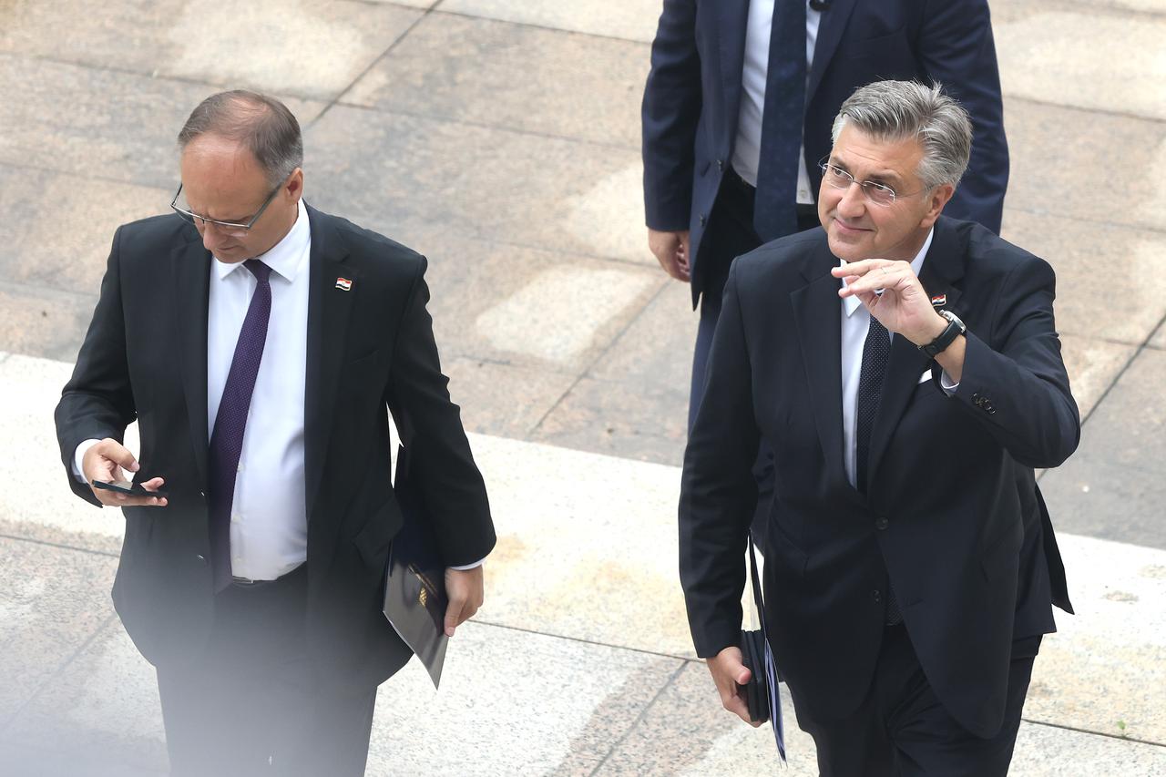 Zagreb: Ministri dolaze na sjednicu Vlade