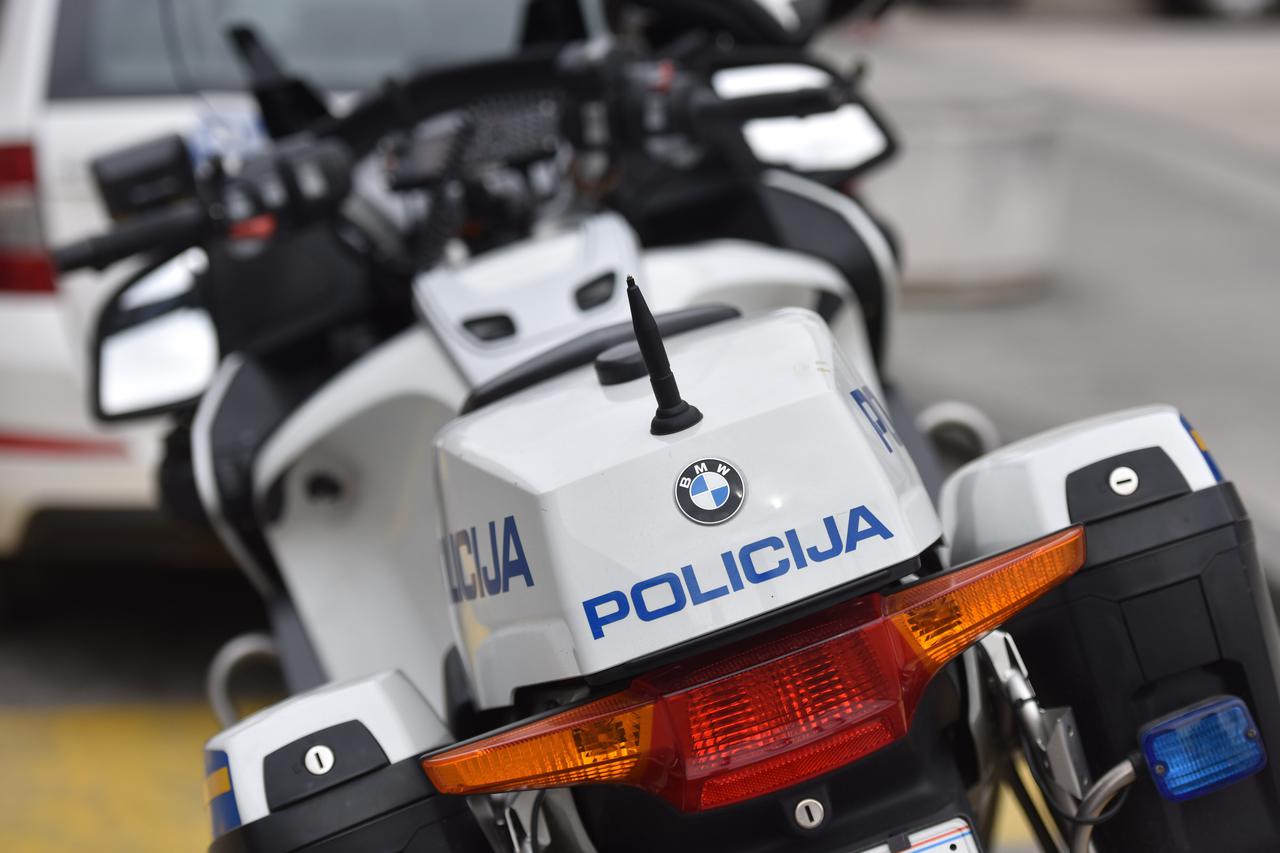 Oznake na službenim vozilima policije