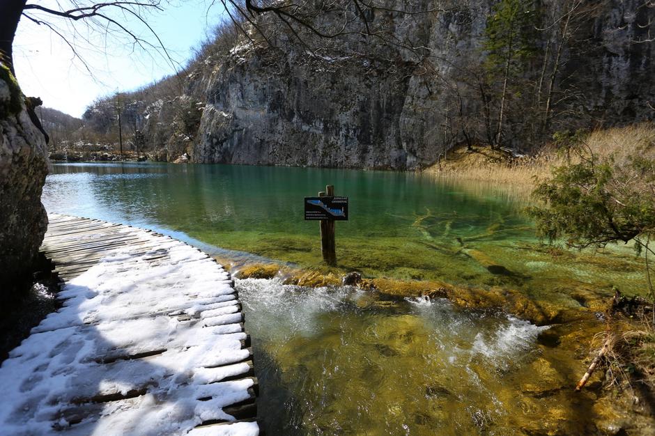 Nacionalni park Plitvička jezera zabijelio je snijeg