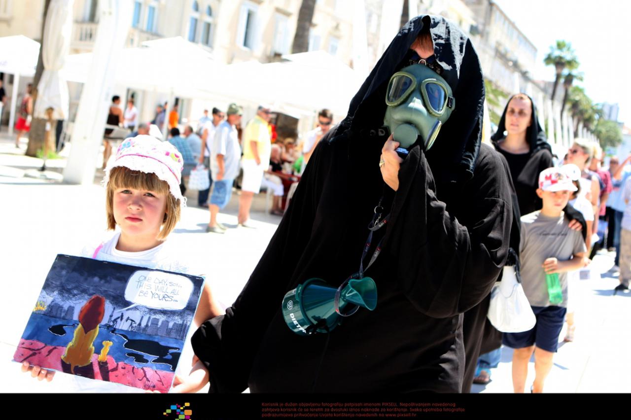 splitska riva,prosvjed,cemex,pogreb (1)