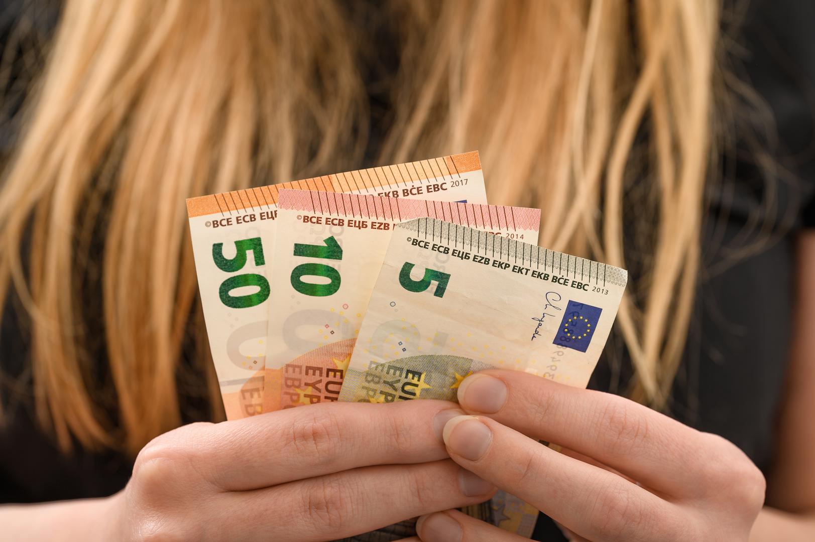 Ribe: Ribe su tip ljudi koji bi svojih posljednjih nekoliko kuna dali osobi koja nema, čak i ako to znači da će im idućih par dana biti teško. Ribe su nesebične i uvijek stavljaju druge ispred sebe, čak i ako to nema financijskog smisla. Uvijek će donirati i dati novac potrebitima. 