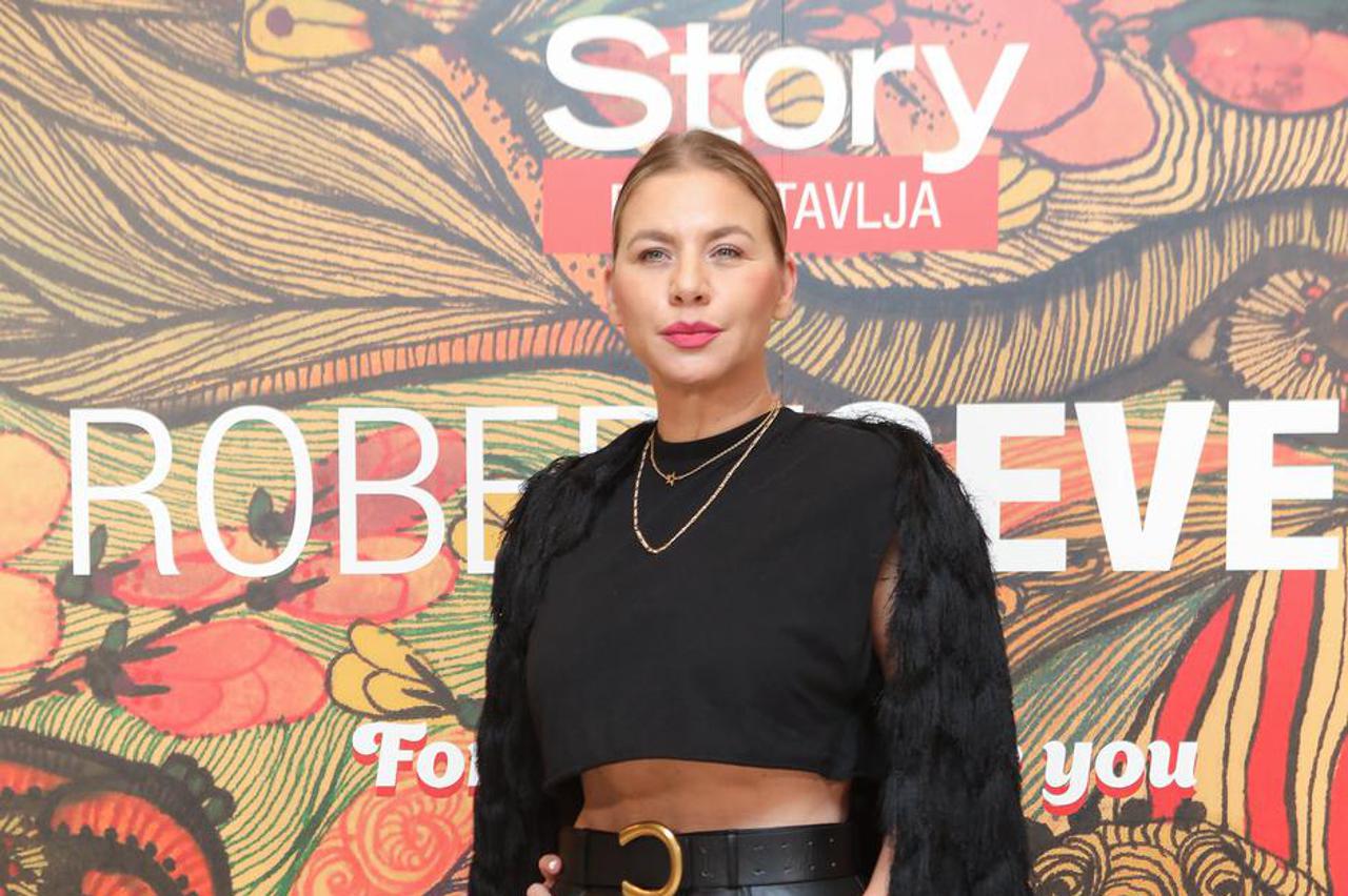 U foajeu koncertne dvorane Vatroslav Lisinski casopis Story je predstavio ekskluzivnu modnu reviju; Robert Sever – jubilarnih 20 godina modnog stvaralastva.