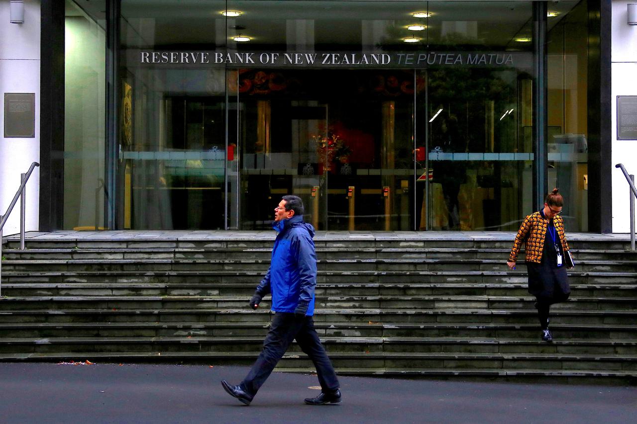 FILE PHOTO: RBNZ raises cash rate by 25 bps to 5.5%, now at forecast peak