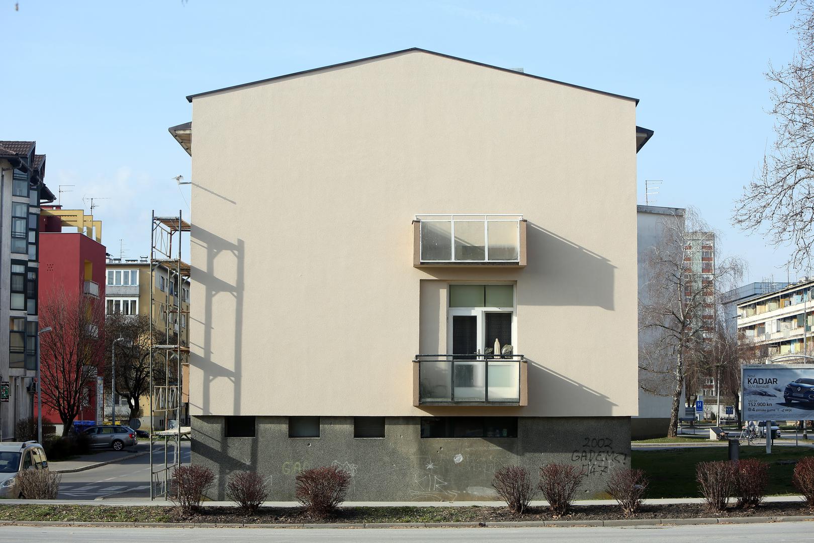 Karlovac: Vlasnik stana u Smičiklasovoj ulici zazidao balkonska vrata