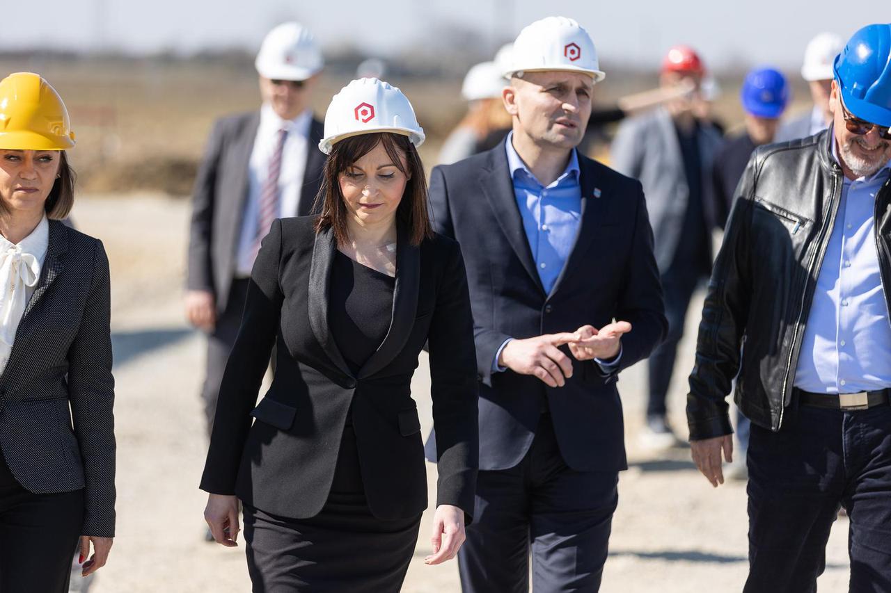 Osijek: Ministrica Tramišak u društvu gradonačelnika i župana obišla gradilište Gospodarskog centra