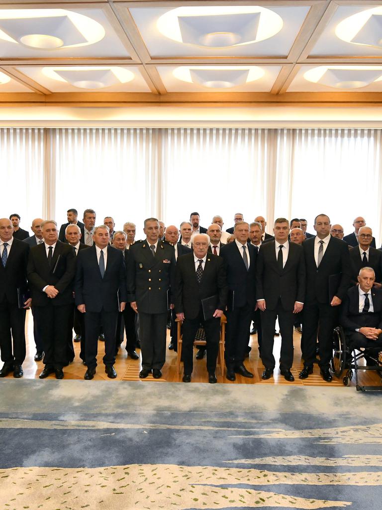 FOTO Milanović podijelio počasne činove i odlikovanja: Evo kome sve idu - Večernji.hr
