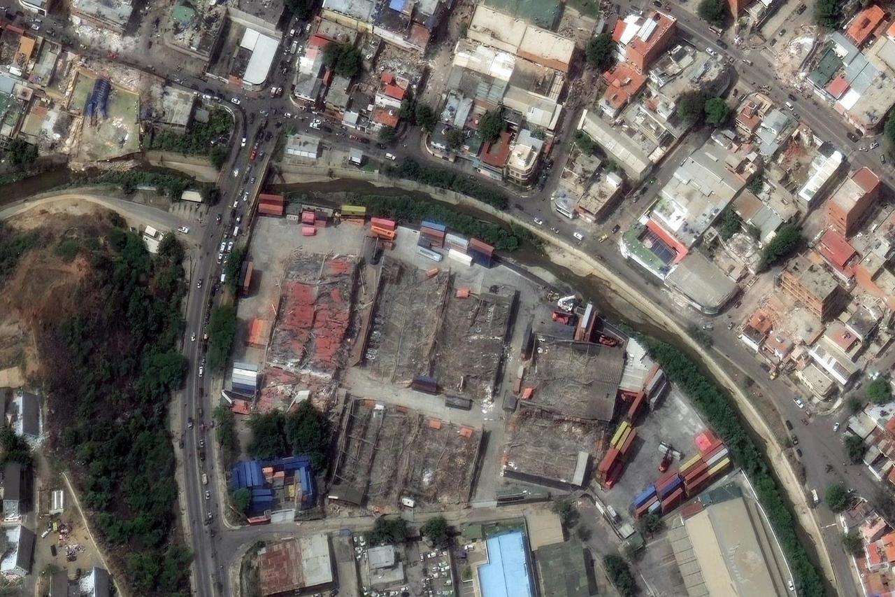 Satellite imagery shows La Guaira before and after earthquakes