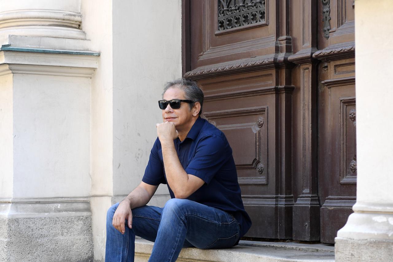 Zagreb: Glumac Slaven Knezović