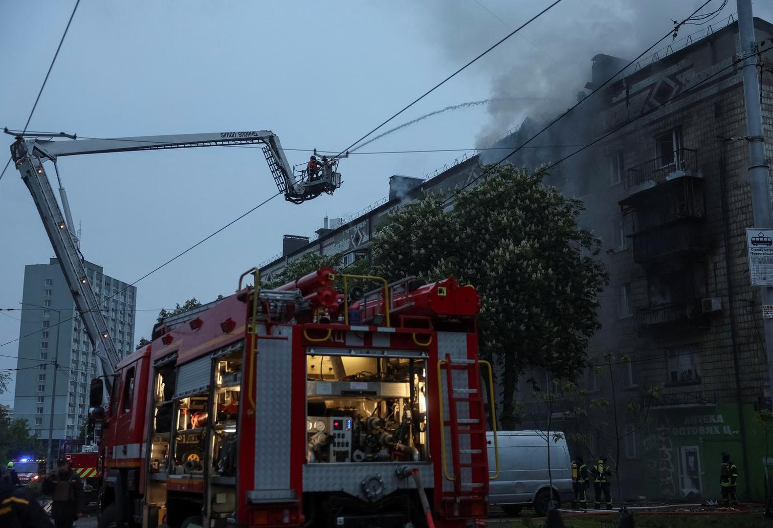Firefighters work at the site an apartment building hit by a Russian drone strike, amid Russia's attack on Ukraine, in Kyiv, Ukraine May 7, 2025. REUTERS/Gleb Garanich Photo: GLEB GARANICH/REUTERS