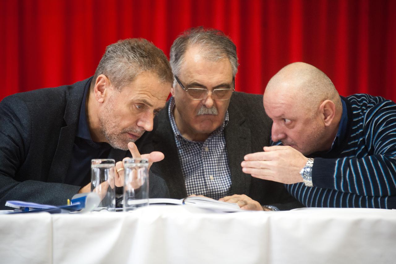 15.01.2013.,, Sesvete - Gradonacelnik Grada Zagreba Milan Bandic sazvao je sjednicu Glavnog stozera Zimske slusbe u dobrovoljnom vatrogasnom drustvu, Glavnicica.  Davor Jelavic, Milan Bandic, Zeljko Horvat. 