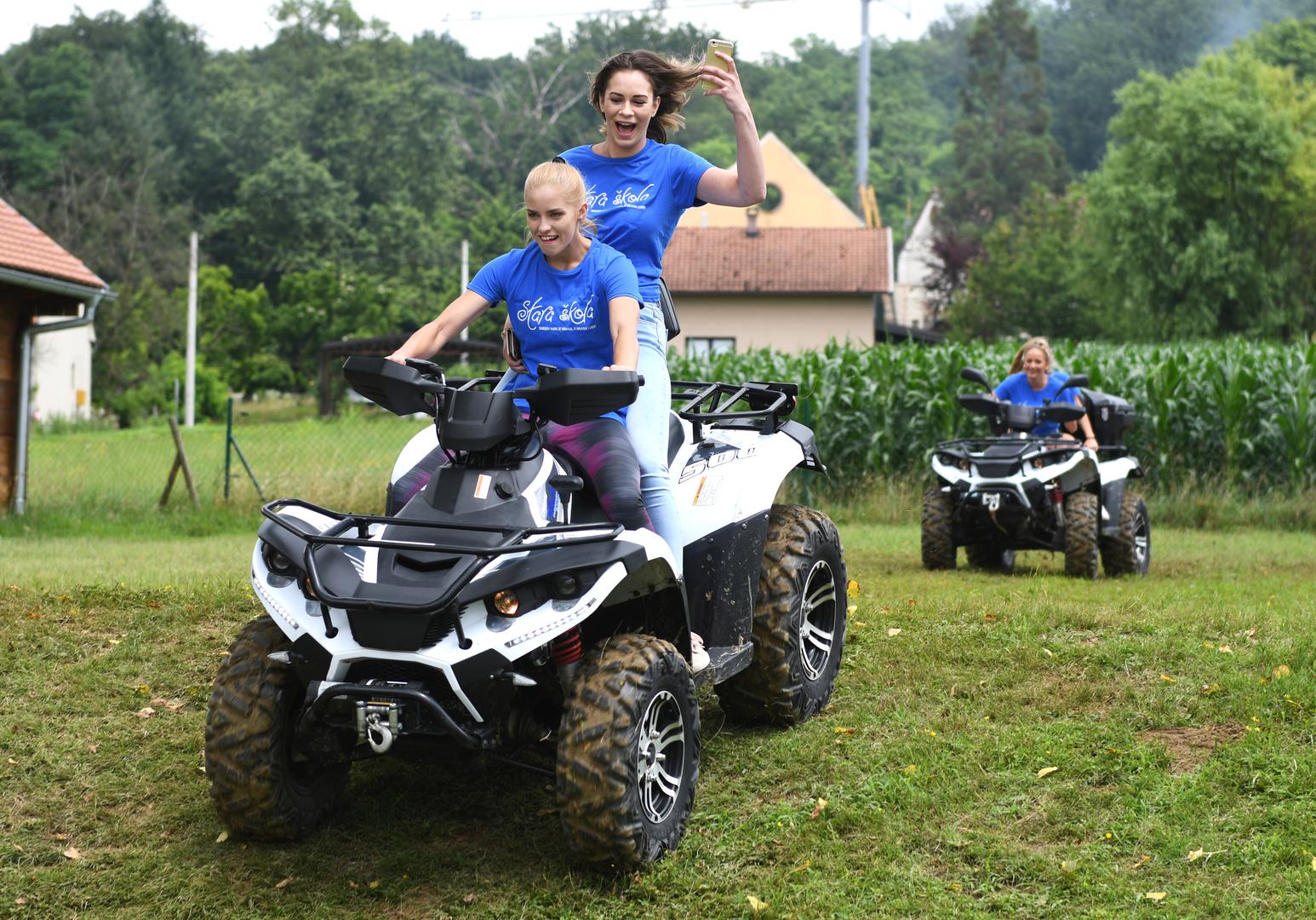 Sportašice su imale "radni" utorak. Prvo su uživale u vožnju kvadovima. Iskreno, nijedna se nije uplašila vožnje dosta zahtjevne "mašine". 