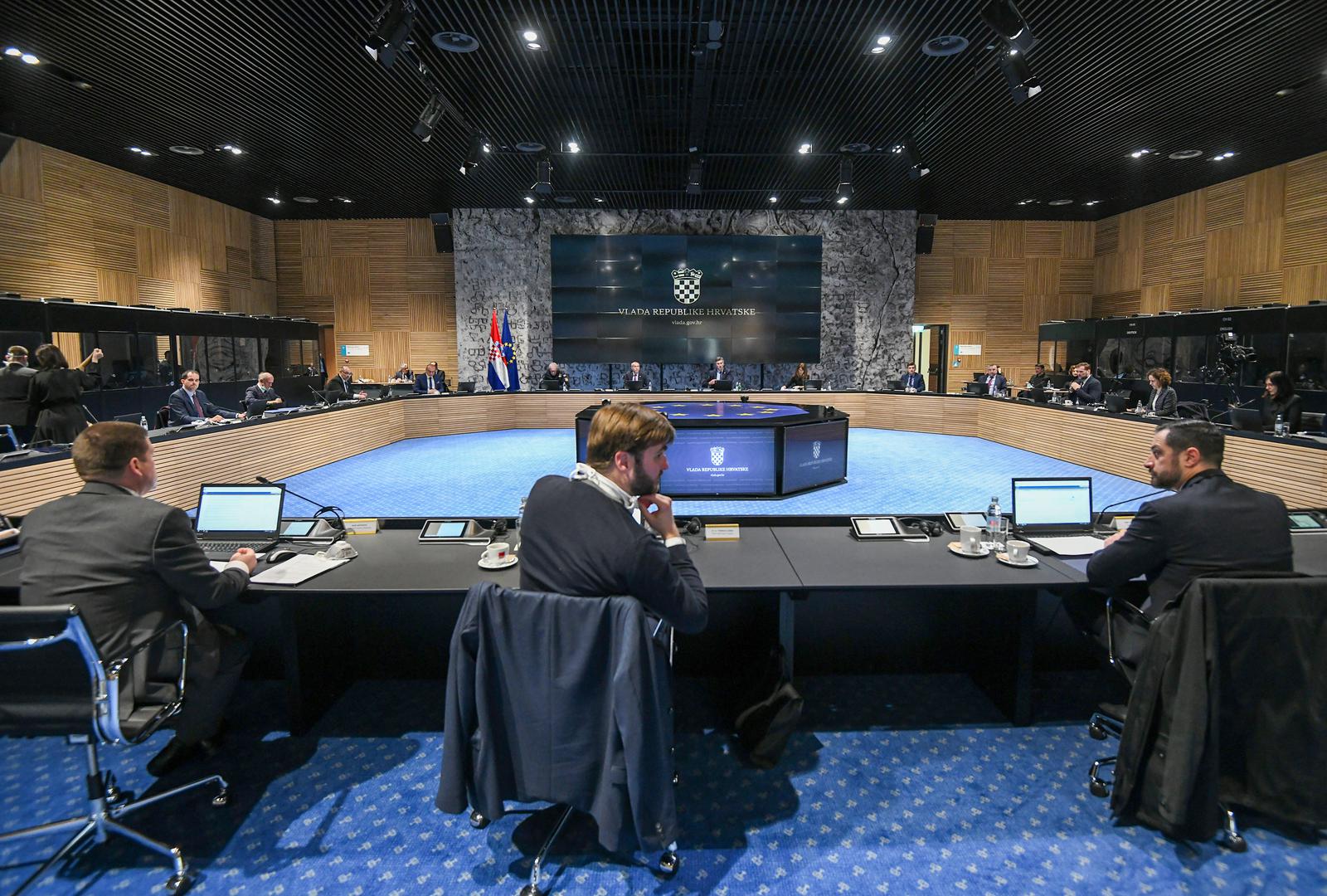 26.03.2020., Zagreb - U zgradi Nacionalne i sveucilisne knjiznice odrzana je 220. sjednica Vlade. ministar mora, prometa i infrastrukture Oleg Butkovic, ministar zastite okolisa i energetike Tomislav Coric, ministar rada i mirovinskog sustava Josip Aladrovic  Photo: Josip Regovic/PIXSELL