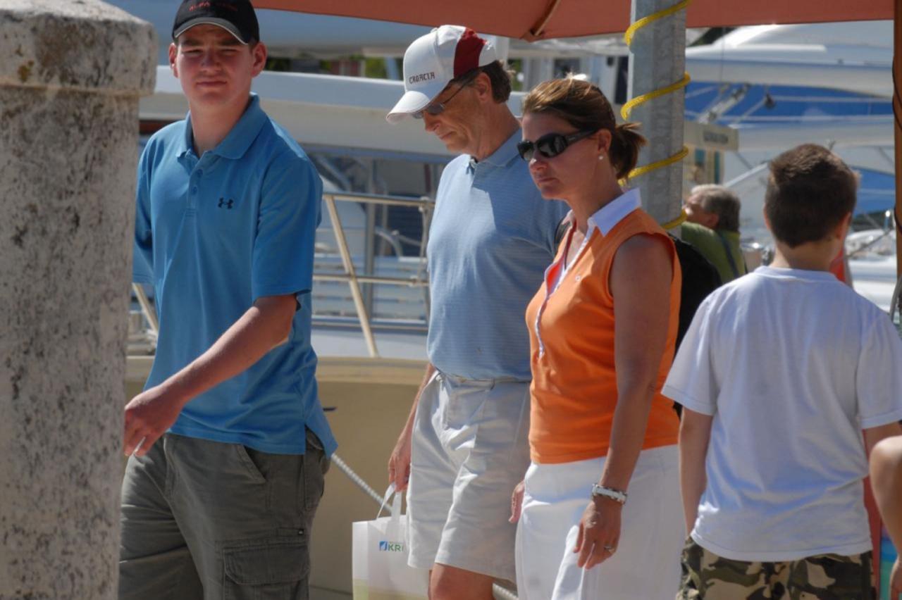 Bill Gates s obitelji na ljetovanju u Skradinu
