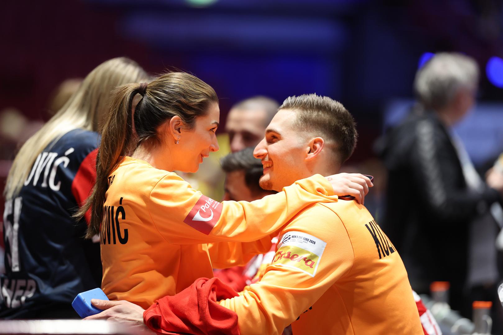 U nastavku pogledajte najljepše prizore slavlja naših rukometaša.