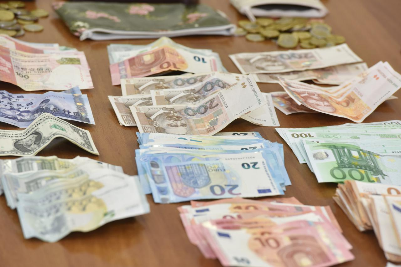 Šibenik: Policija riješila slučaj džepnih krađa u NP Krka