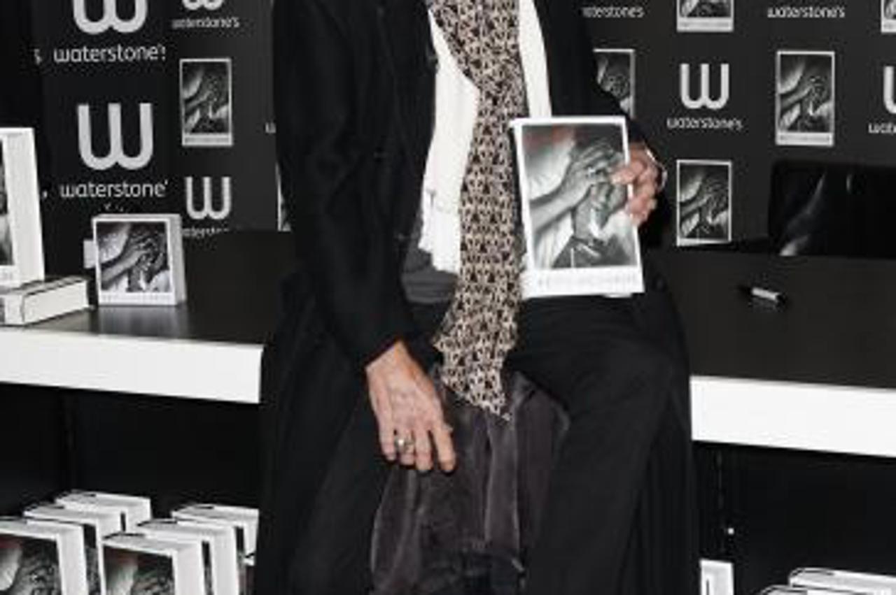 'WORLD RIGHTS  Keith Richards signs copies of his his book \'Life\' held at Waterstones, Piccadily in London. UK. 03/11/2010  BYLINE BIGPICTURESPHOTO.COM:   REF: 1852  USAGE OF THIS IMAGE OR COPY WRIT