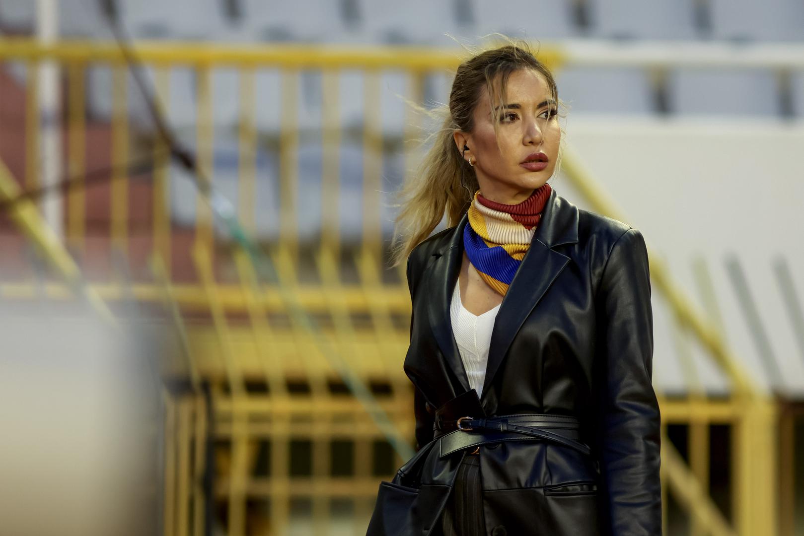 – Kod mene ništa nije slučajno. Šalu na stranu, odmalena sam u sportu. Doslovno od svoje pete godine i baš sam se aktivno natjecateljski bavila sportom sve do faksa, a onda su neke druge stvari prevagnule. Jednostavno ne volim ništa raditi na pola i kad sam osjetila da nisam više 100 posto unutra, prestala sam i cilj je bio profilirati se na području sportskog novinarstva. Nije bilo nimalo lako i u početku moraš moliti za priliku, praksu, što god, i raditi stvari koje ti nisu zanimljive za praktički nikakve novce s idejom da će se, ako si dovoljno uporan i dobar, nešto negdje otvoriti. Tako je i bilo i ja se i dandanas vodim tom idejom. Moraš imati viziju, plan i malo hrabrosti – rekla nam je tada te otkrila da se bavila borilačkim sportovima.