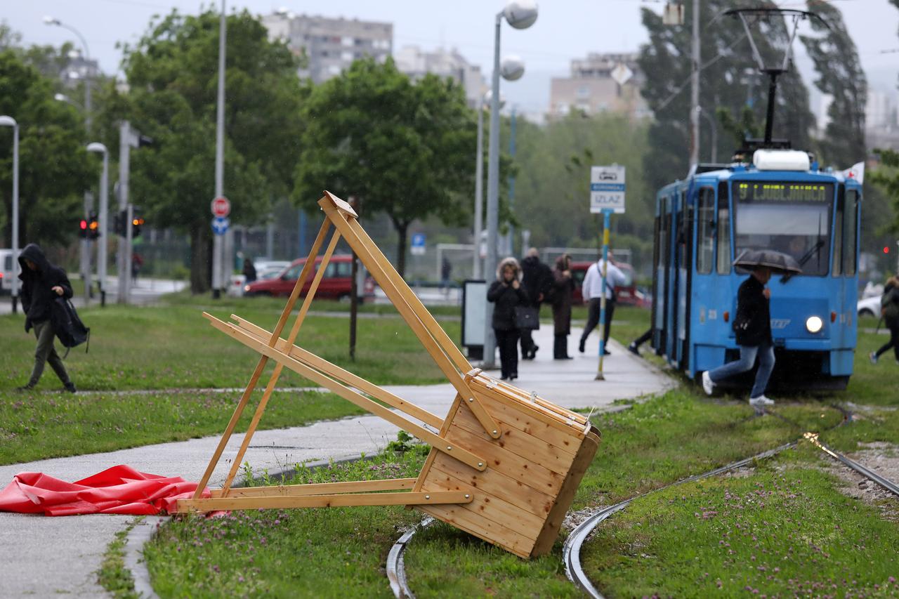 Zagreb: Nevrijeme uzrokovalo probleme u prometu