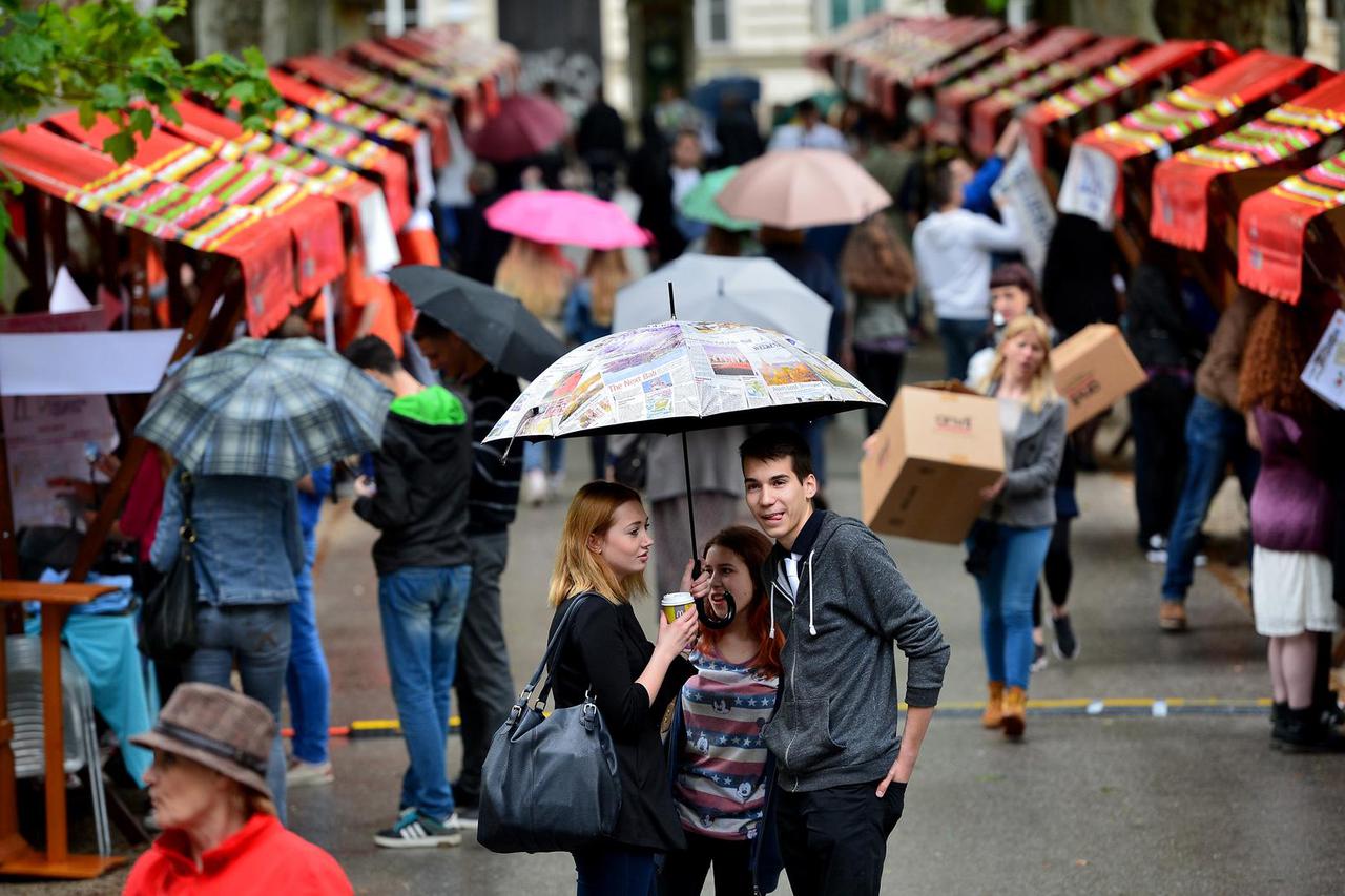 Zagreb: Brojne škole sudjeluju na Zrinjevcu na manifestaciji Dojdi osmaš