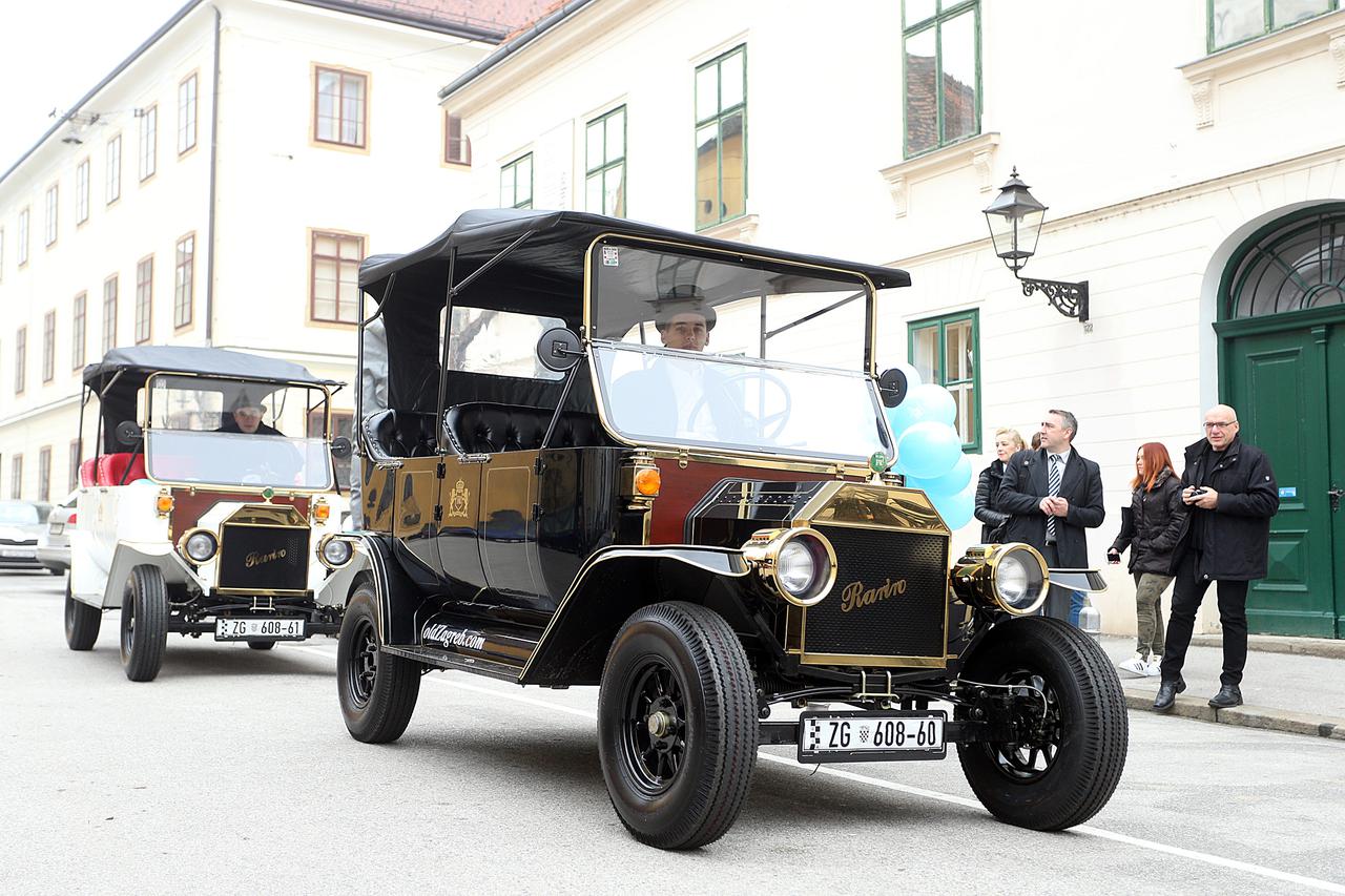 14.02.2016., Zagreb - Tvrtka Ecogroup u suradnji sa Zagrebparkingom i Turistickim uredom grada Zagreba osmislila je projekt Old Zagreb u kojem elektricne replike automobila Forda T voze turiste i ljubitelje starih automobila Gornjim gradom te tako upotpun