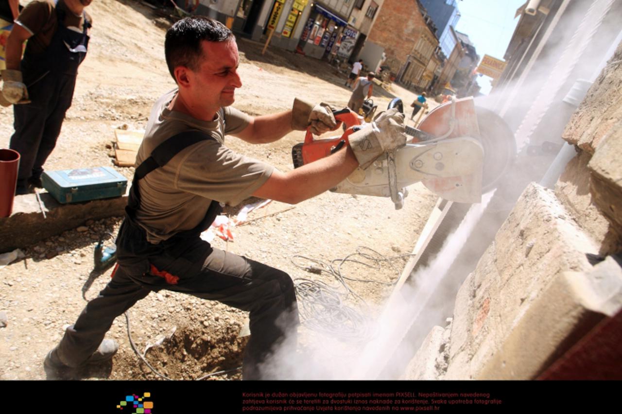 '03.08.2011., Zagreb -  Tradicionalni ljetni radovi u Zagrebu ove godine su smjesteni u Petrinjsku ulicu koja se temeljito rekonstruira. Photo: Zeljko Hladika/PIXSELL'