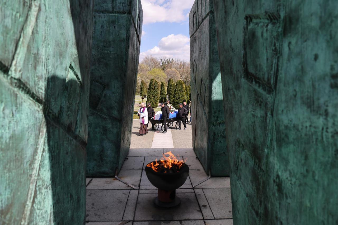 Vukovar: Sahrane nedavno identificiranih branitelja pronađenih na Petrovačkoj doli kod Vukovara