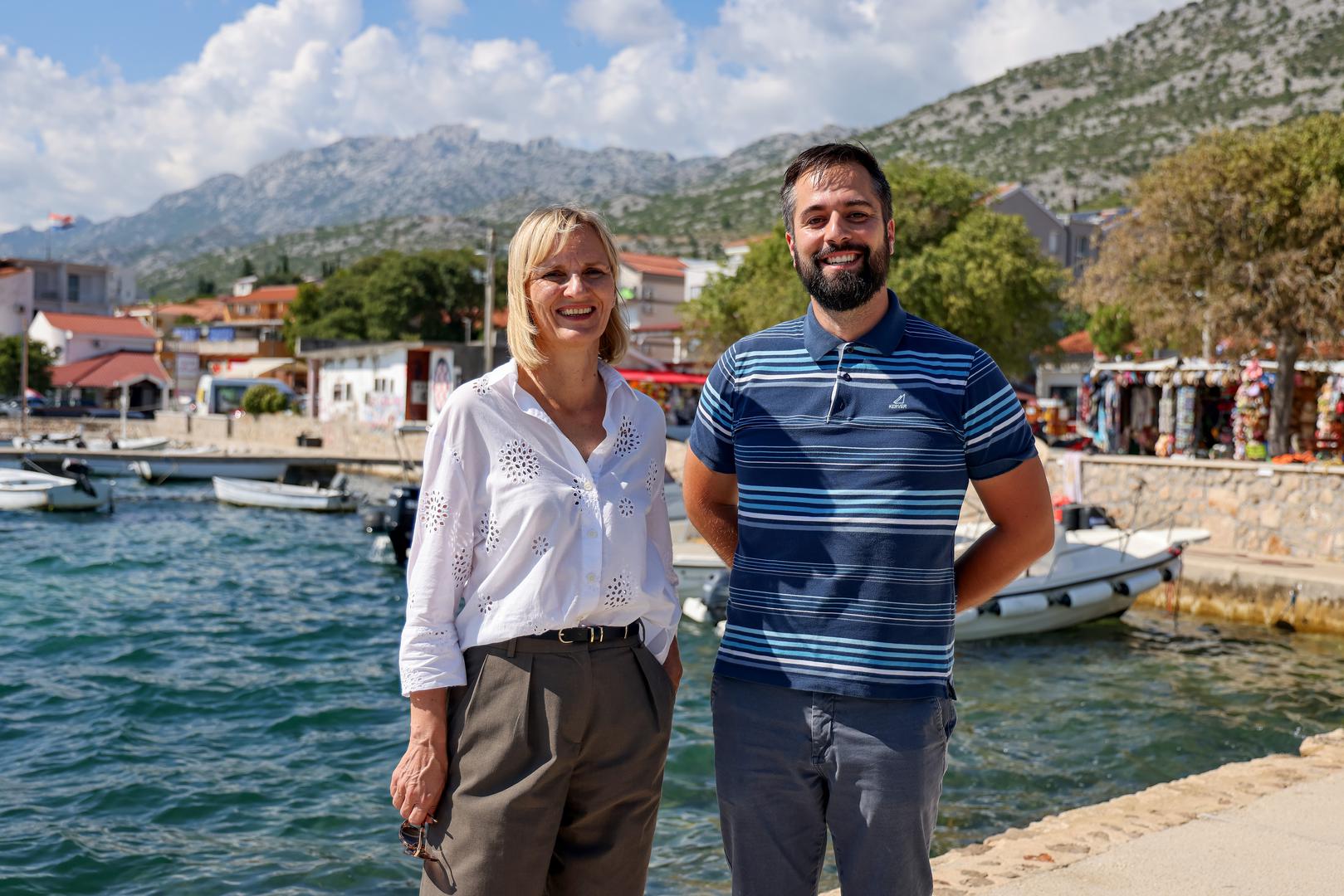PRVA DAMA TURIZMA OVOG KRAJA Marijana Marasović i šaljivi inženjer Petar Zuanović ponosni
su na kraj koji je poznat po aktivnom turizmu, a ondje se u aktivnostima može uživati otkako Sunce
krene na put s istoka dok ne nestane na zapadu