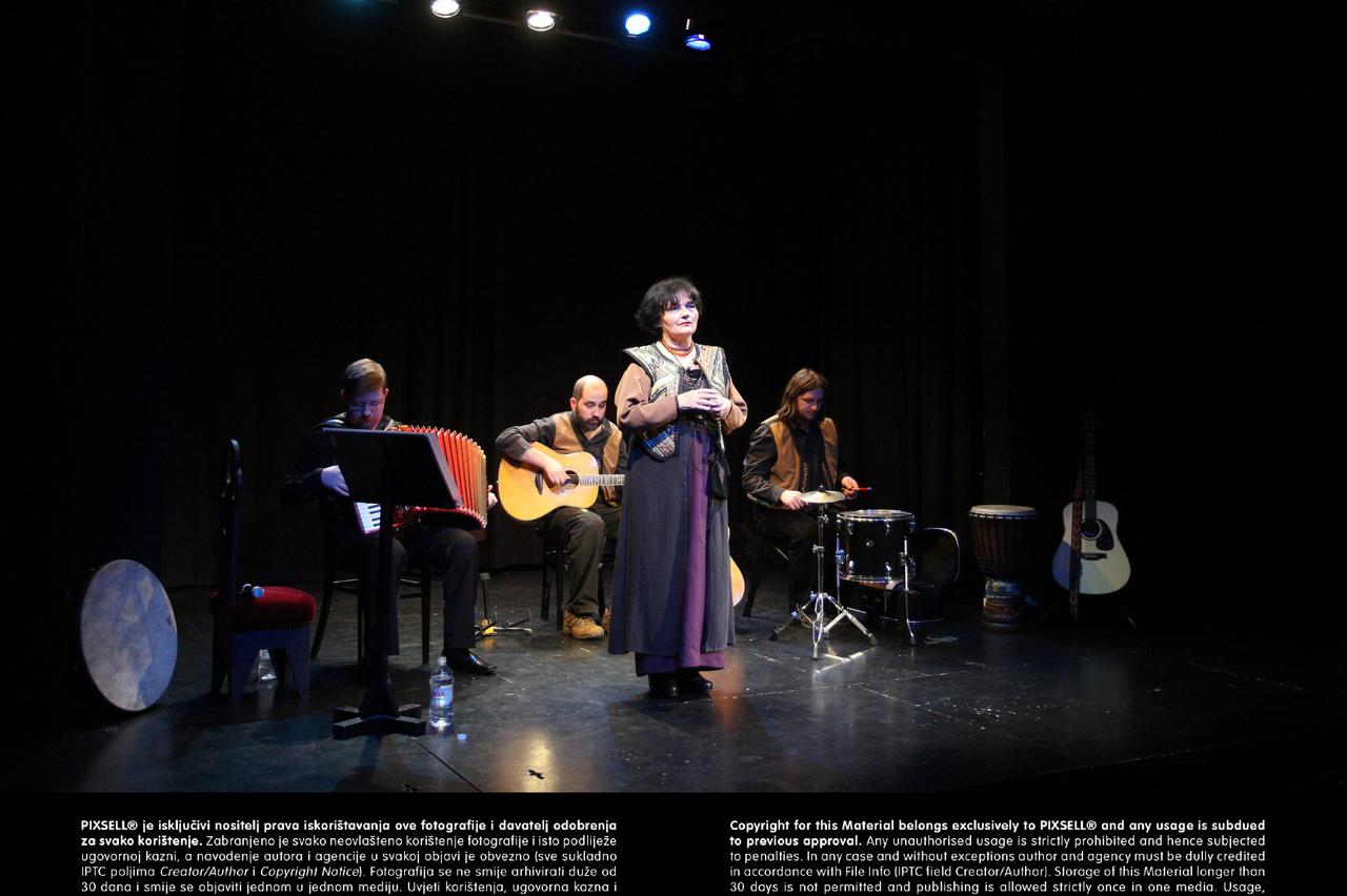 dunja knebl i grupa kololira 