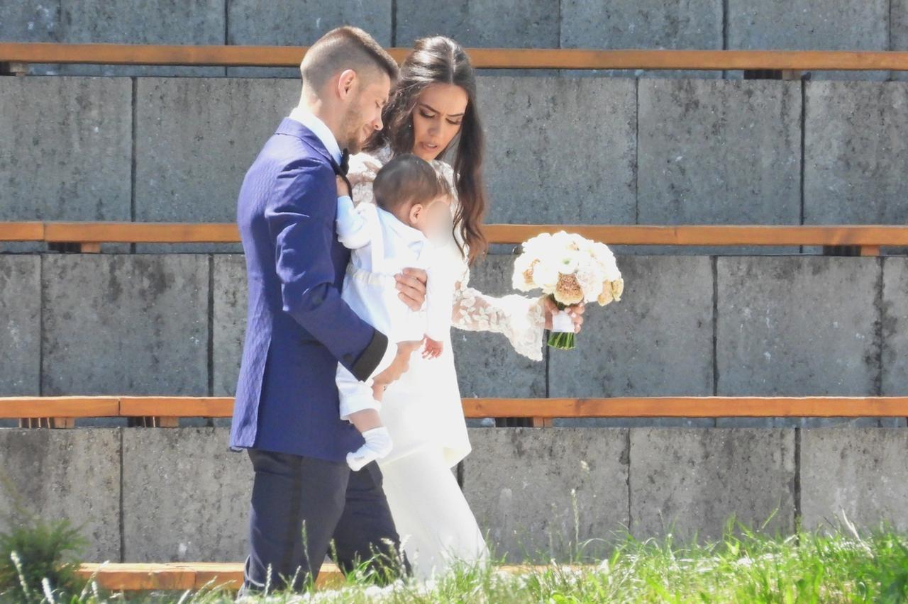 Zagreb: Crkveno se vjenčali Andrej i Mia Kramarić te krstili sina Viktora
