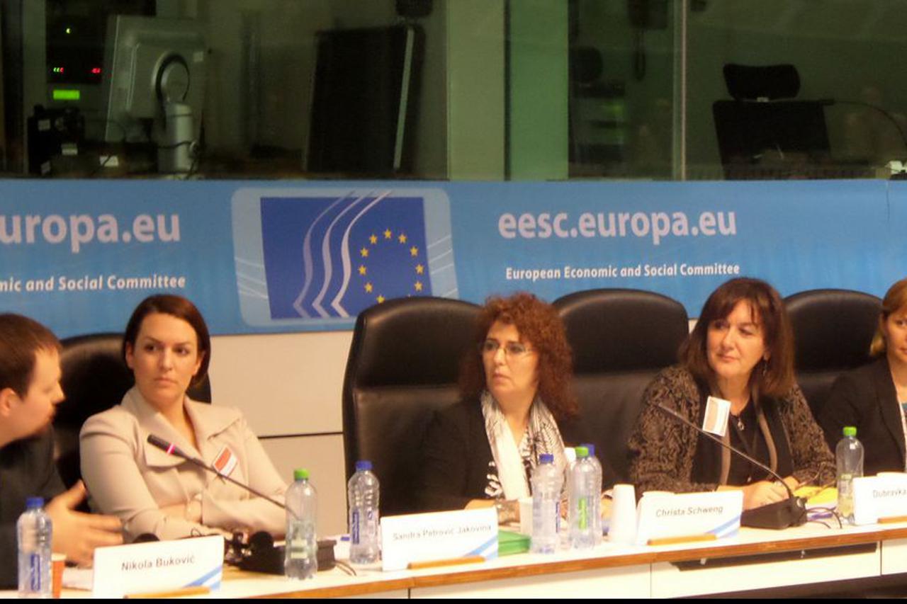 Dubravka Šuica i Sandra Petrović-Jakovina na raspravi