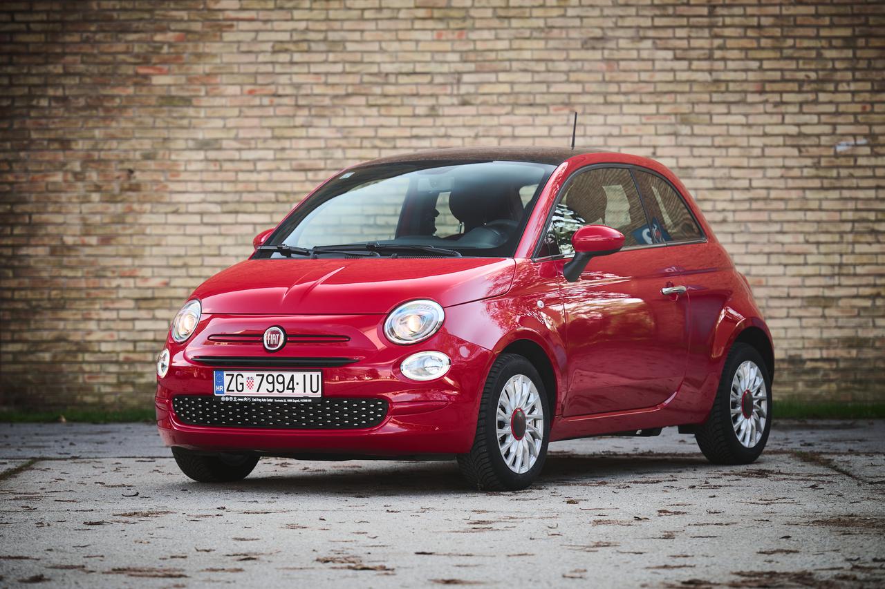 Zagreb: Automobil Fiat 500 RED
