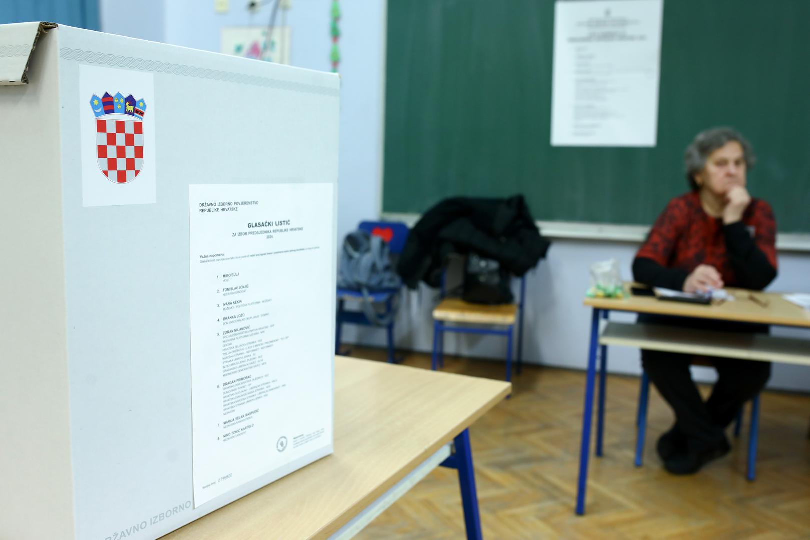 29.12.2024., Zagreb - Gradjani na biralistima glasuju za novu predsjednicu ili novog predsjednika Republike Hrvatske. Photo: Emica Elvedji/PIXSELL