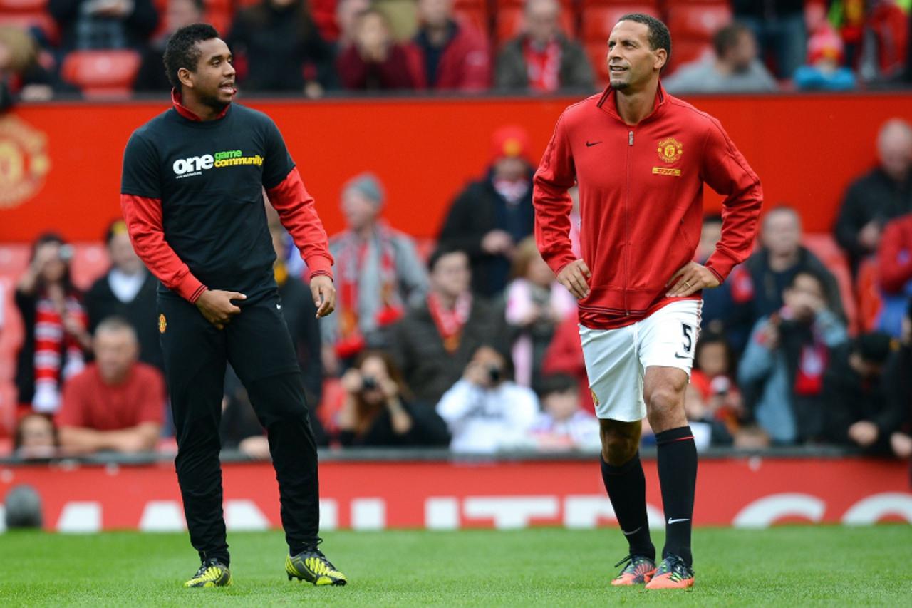 'Manchester United\'s English defender Rio Ferdinand (C), not wearing an anti-racism Kick It Out T-shirt, warms-up next to Brazilian midfielder Anderson before their team\'s English Premier League foo