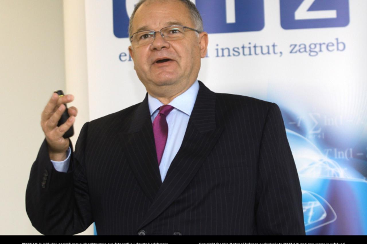 '25.11.010., Ekonomski institut, Zagreb - Predavanje Fiskalna politika u krizi. Neven Mates.  Photo: Zarko Basic/PIXSELL'
