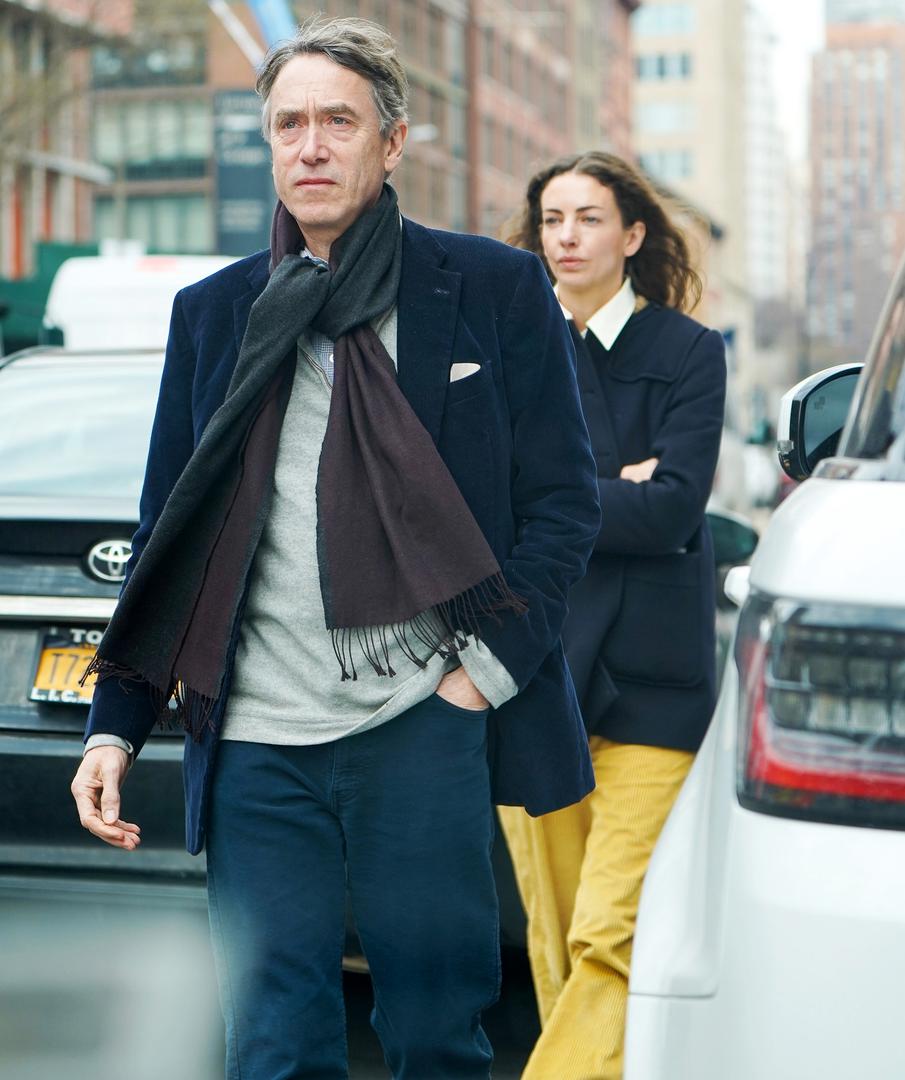 Nakon što su internetom počele kružiti stare fotografije Houghton Halla, kuće u kojoj Lady Rose živi sa svoje troje djece i suprugom Davidom Roxavidgeom, markizom od Cholmondeleya, neki korisnici društvenih mreža iznijeli su optužbe da su neki komadi namještaja zapravo iz Kine, odnosno da su iz nje opljačkani jer su pripadali dinastiji Qing krajem 19. stoljeća. 