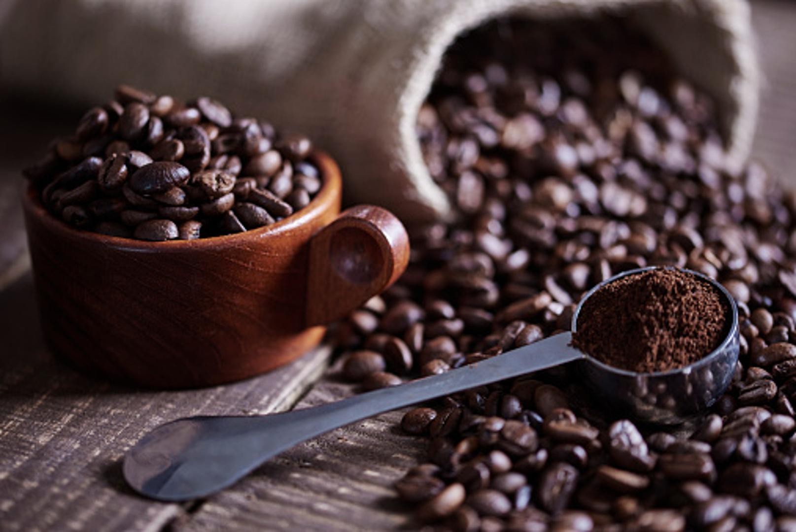 Kava može pomoći smanjiti pojavu celulita razbijanjem masnih naslaga i povećanjem protoka krvi u zahvaćenom području.