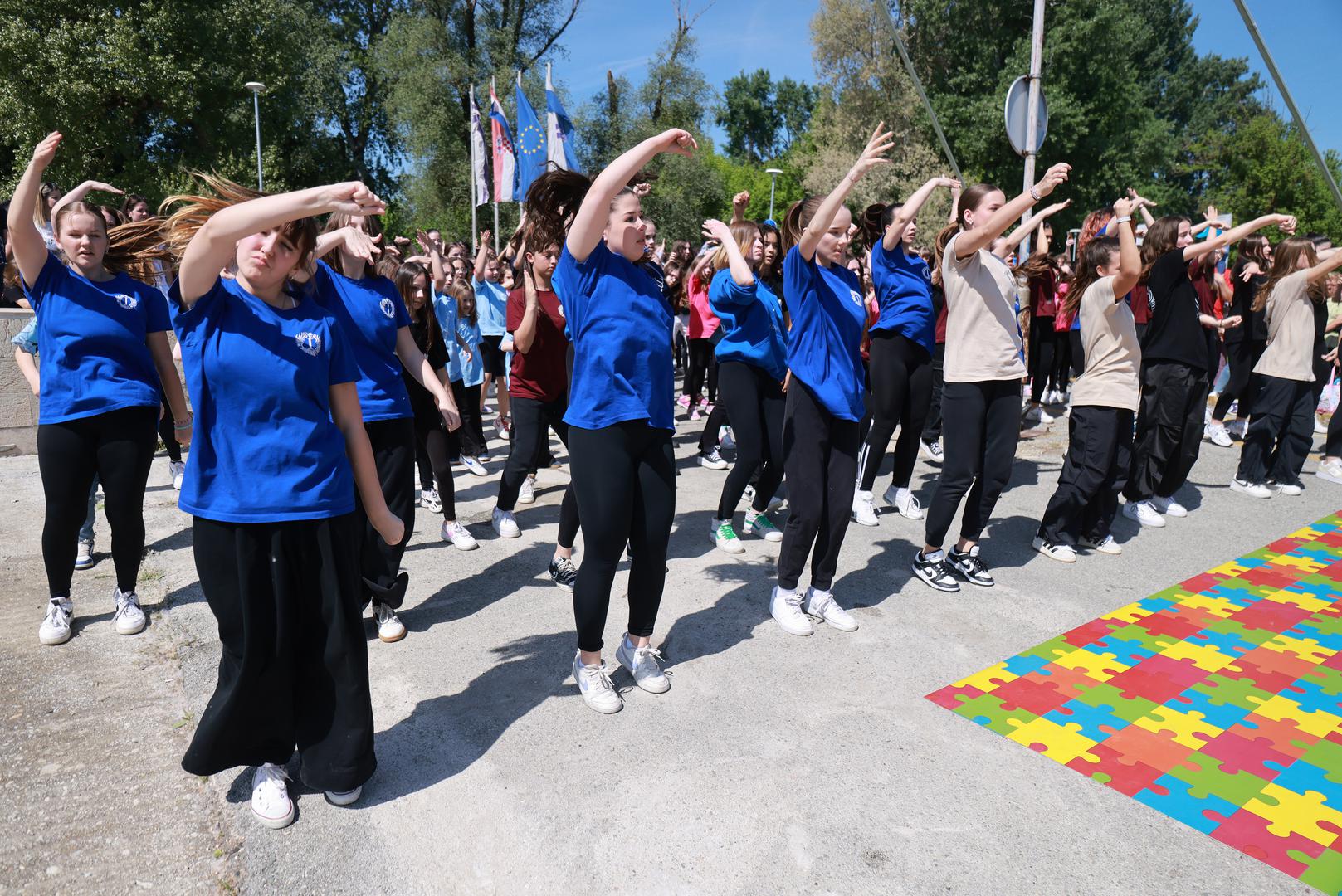 Osječani su zaplesali na Pješačkom mostu